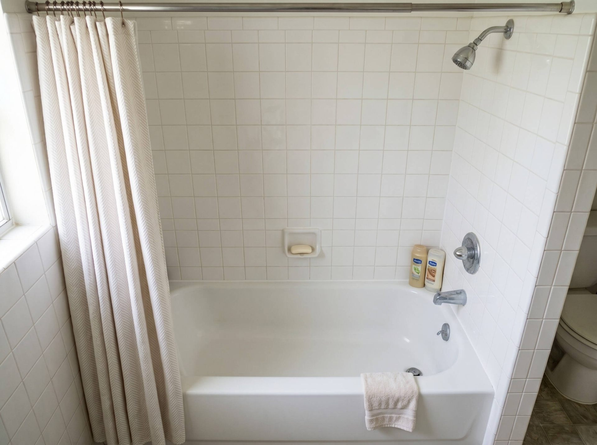After — Tub & Tile Resurfacing