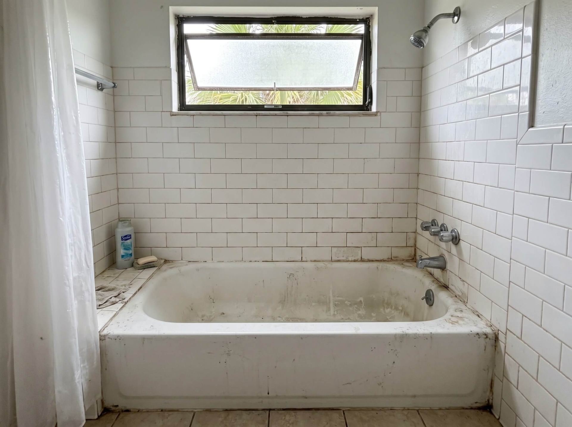 Before — Bathtub Refinishing